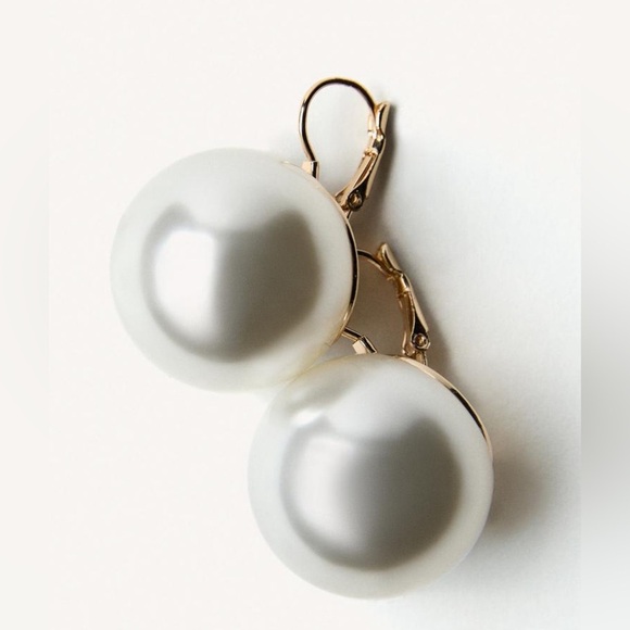 NWT. Zara Golden/White Earrings with Large Artificial Pearls. - Picture 6 of 7